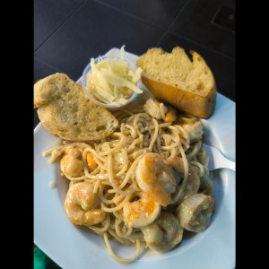 Alfredo Con Pollo/ Camarones