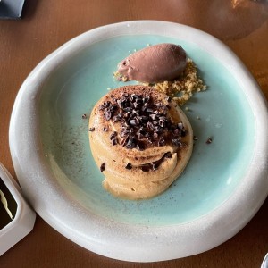 Alfajor con dulce de leche y helado