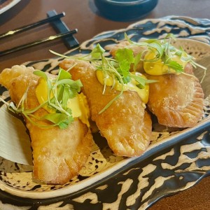 Empanadas de aji de gallina