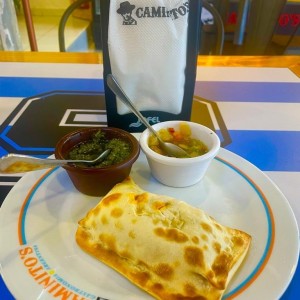 Empanadas Enchilada con Salsa Chimichurri y Pico de Gallo