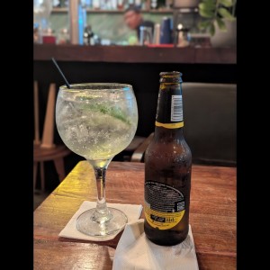 gin tonic & cerveza