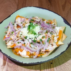 CHILAQUILES (pollo)