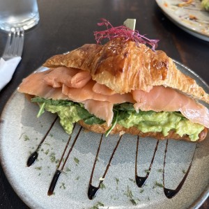 Breakfast - CROISSANT SALMON AVOCADO