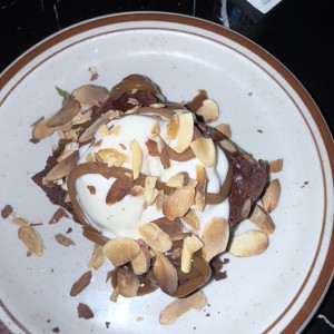 brownie con helado de cafe