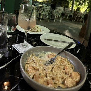 Linguini con camarones