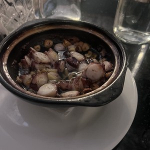 pulpo al ajillo