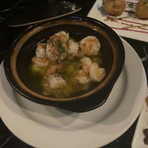 Camarones al ajillo