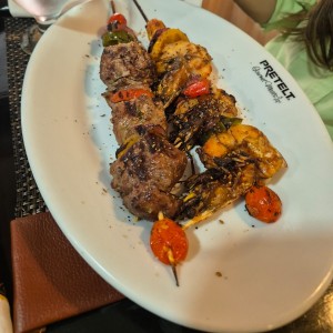 BROCHETA MAR Y TIERRA