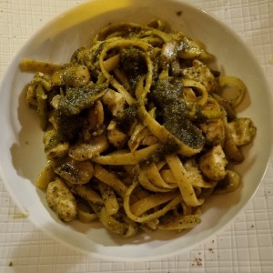 Pasta pesto con pollo