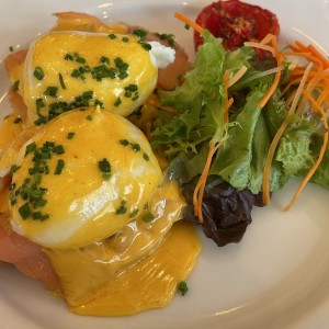 Pacific smoked salmon benedict