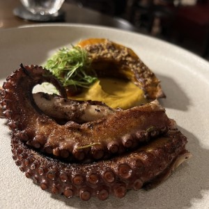 Pulpo al carbon