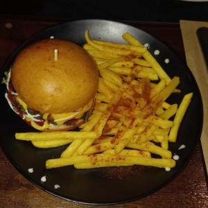 Peggy hamburguesa con papas fritas