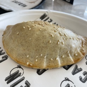 Empanada integral de queso prensado 