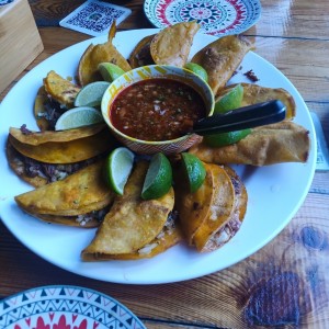 bandeja tacos fritos 