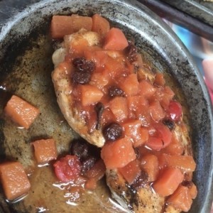 Pollo en salsa de frutas