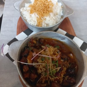 Carne mechada con arroz y concolon