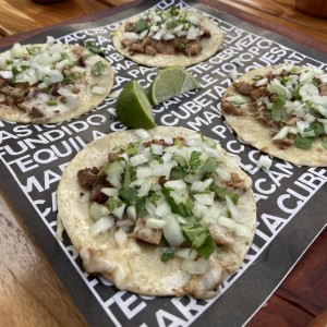 Tacos de chuleta con queso