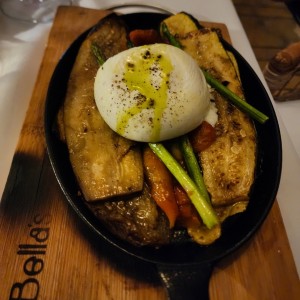 VEGETALES AL GRILL CON BURRATA