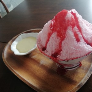 Strawberry bingsu