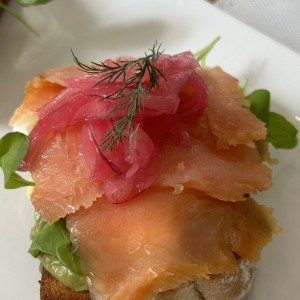 Tostada Salmon