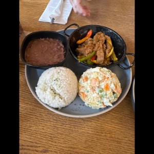 Tiras de res a la criolla