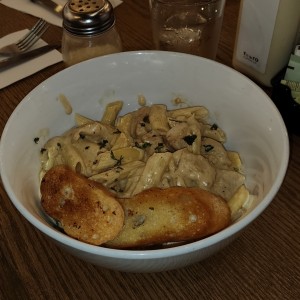 Pasta Alfredo con pollo