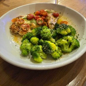 pollo caprese con brocoli 