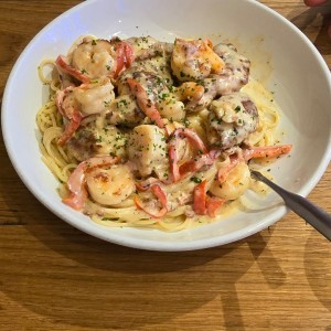 pasta con pollo y camarones