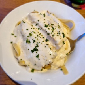 Amazing Alfredos - Chicken Alfredo