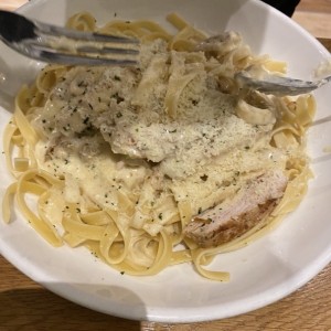 Amazing Alfredos - Fettuccine Alfredo