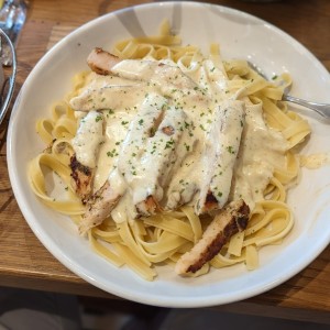 Amazing Alfredos - Fettuccine Alfredo