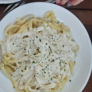 Amazing Alfredos - Fettuccine Alfredo