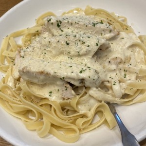 Amazing Alfredos - Chicken Alfredo