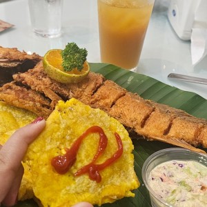 Ceviches - Corvina Frita con Patacones 