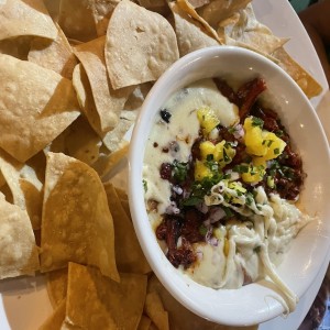 Queso fundido con Carne al Pastor