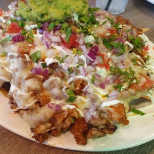 Nachos Premium de Chuleta y Chorizo