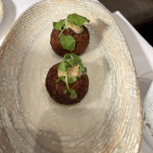 Croquetas de papas dulces con pato confitado