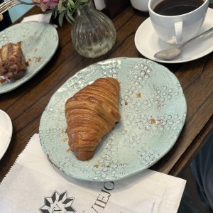 Croissant Plain cafe americano 