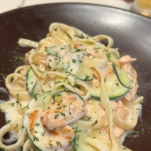 PASTAS - FETTUCCINE AL SALMONE
