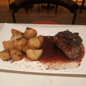 FILETE DE RES AL VINO CHIANTI Y HONGOS