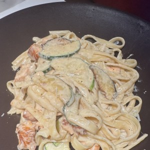 PASTAS - FETTUCCINE AL SALMONE