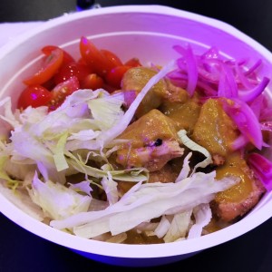 Bowl de pollo con salsa sweet curry