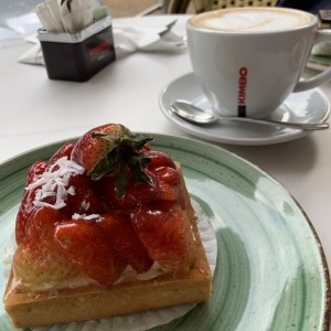 Tartaleta de Fresas rellena de crema pastelera con Cappuccin