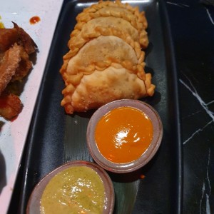 EMPANADAS DE PULPO AL COCO