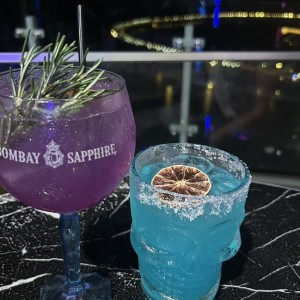 Violet Gyn Tonic y Blue Margarita 