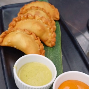 EMPANADAS DE PULPO AL COCO
