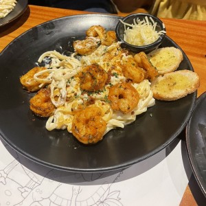 Pasta alfredo con camarones 