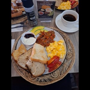 Especiales - Huevos ropa vieja