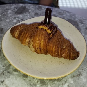 Croissant relleno de tiramisu