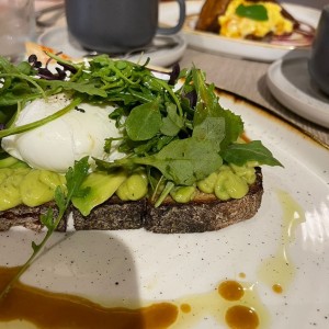 BRUNCH - AVOCADO TOAST